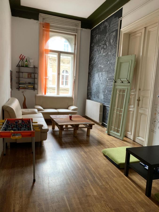 Black Dog Hostel بودابست المظهر الخارجي الصورة